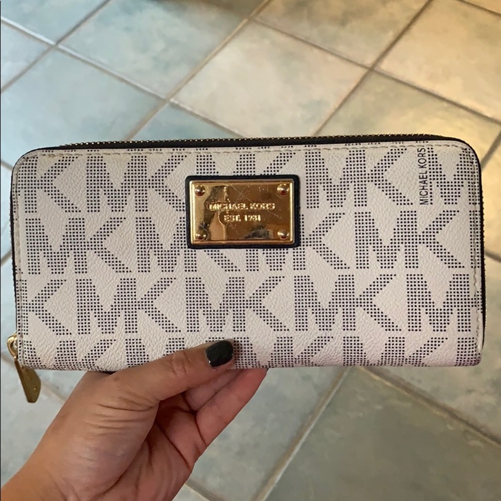 Michael Kors jet set wallet